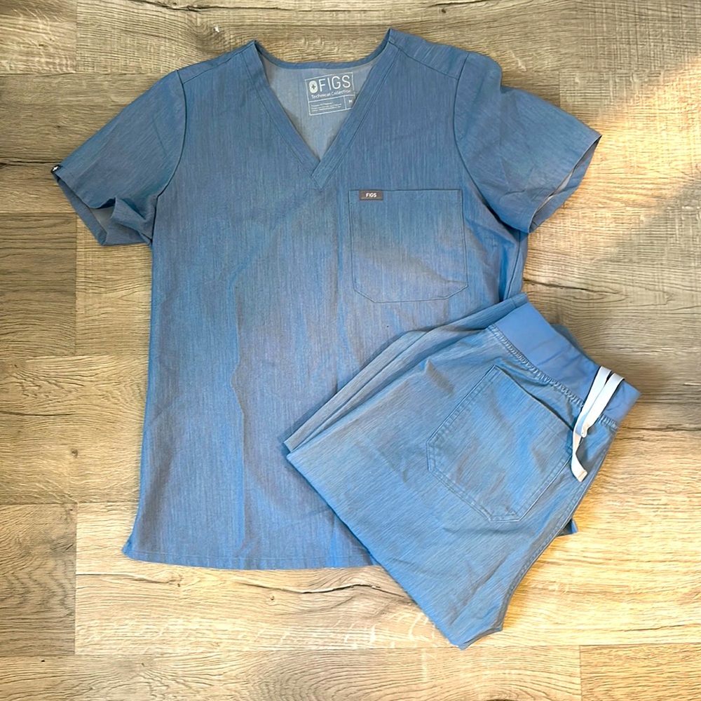 FIGS Women’s Scrub Set Catarina Top Medium /Livingston Pants M Heathered Indigo